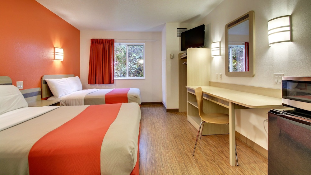 Deluxe Room, 1 Double Bed, Accessible, Smoking photo 3