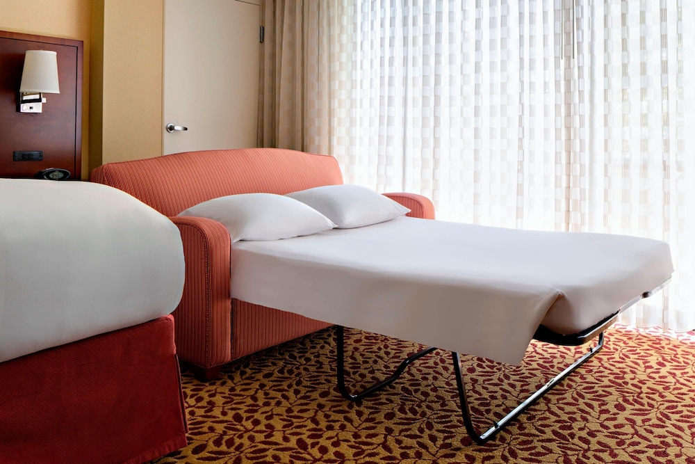 Deluxe Room, 1 King Bed - Photo 3