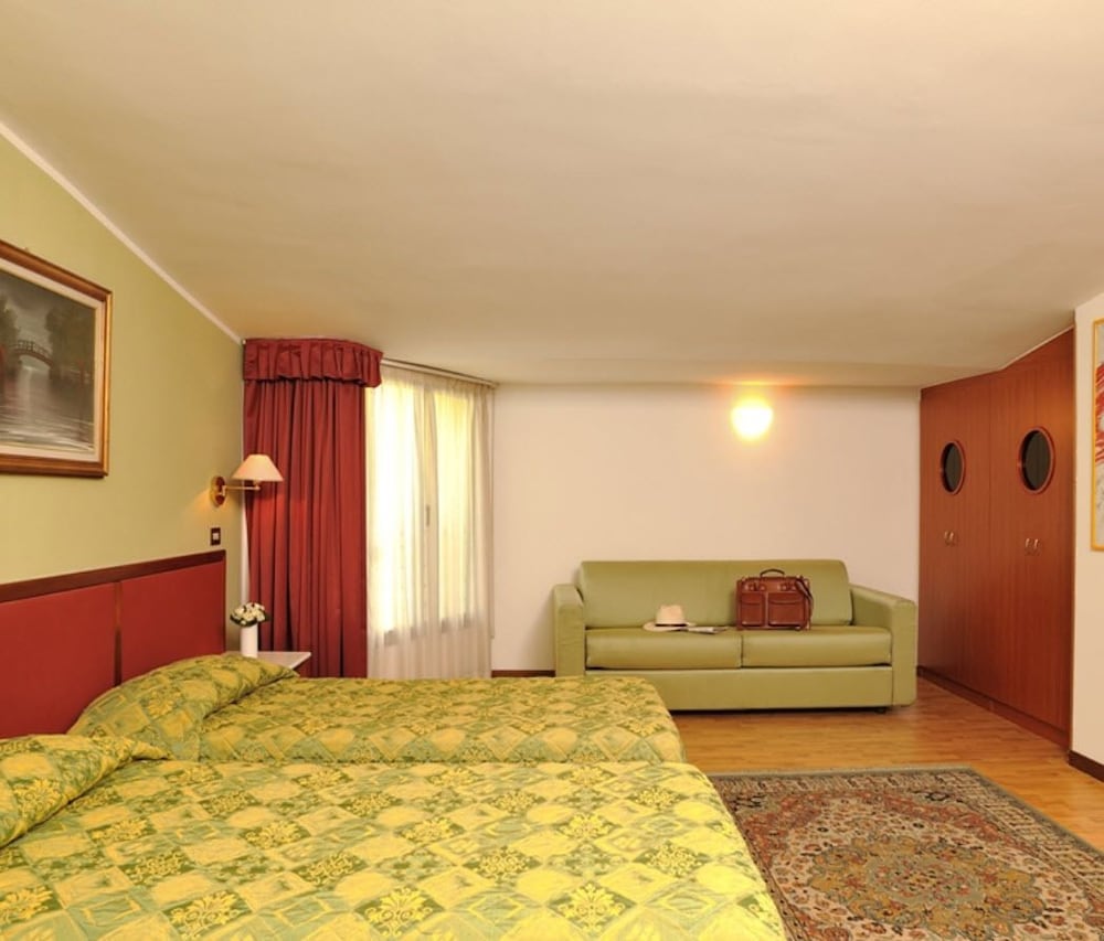 Standard Double or Twin Room - Photo 1