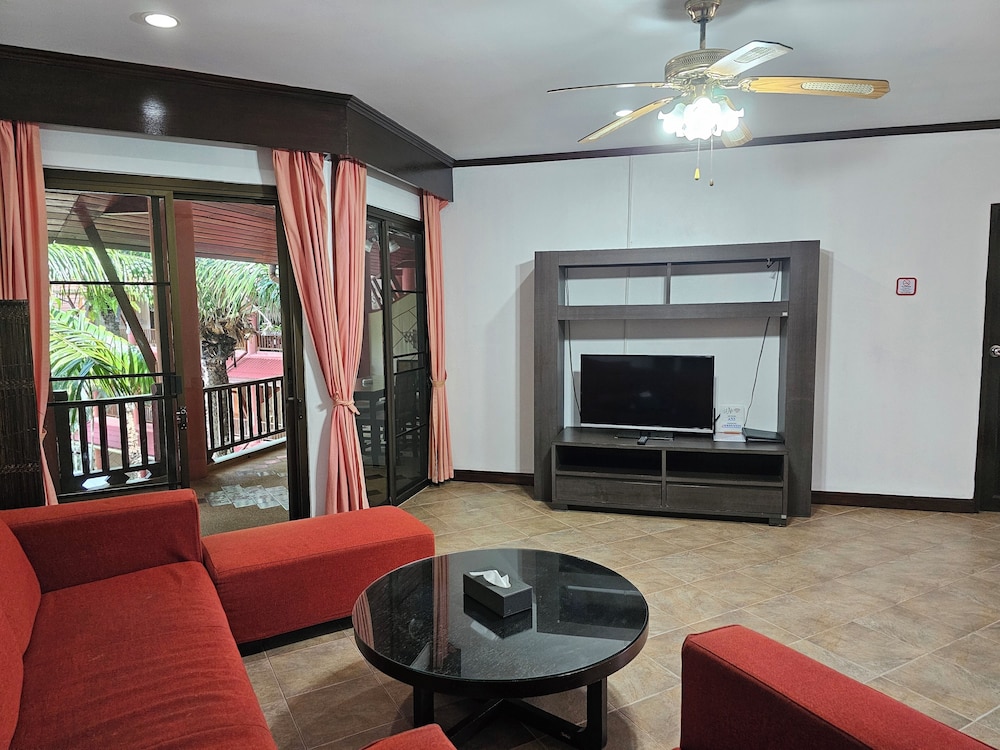 Family Apartment, 3 Bedrooms, Terrace, Pool View - Photo 23