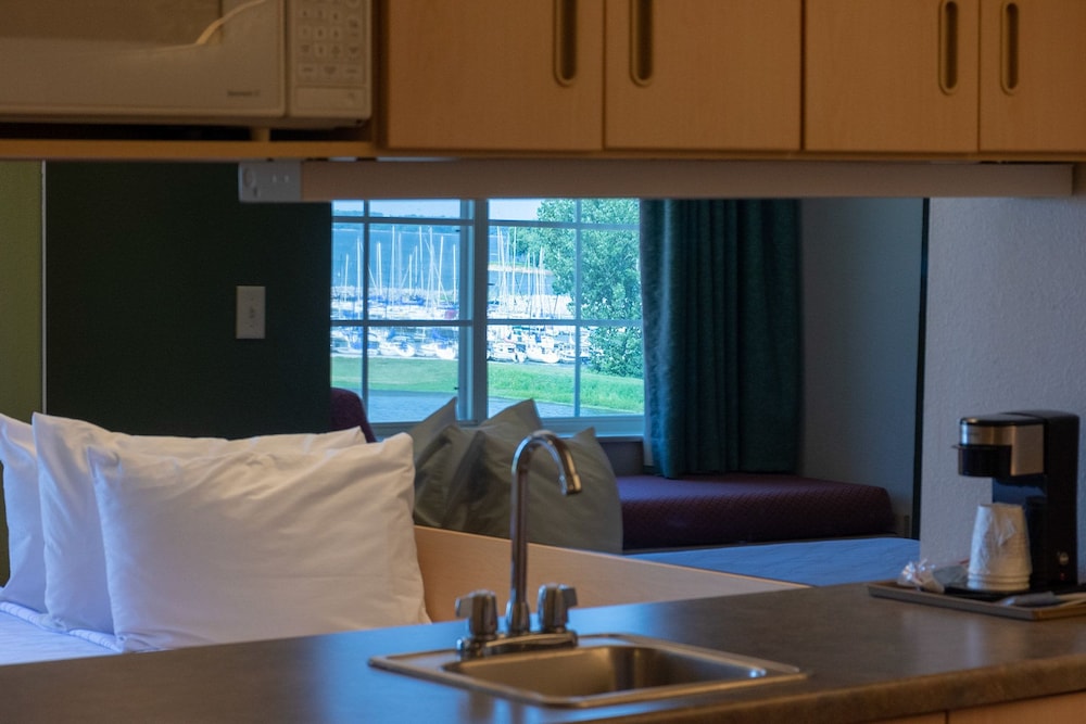 Standard Suite, 1 Queen Bed with Sofa bed, Non Smoking photo 2