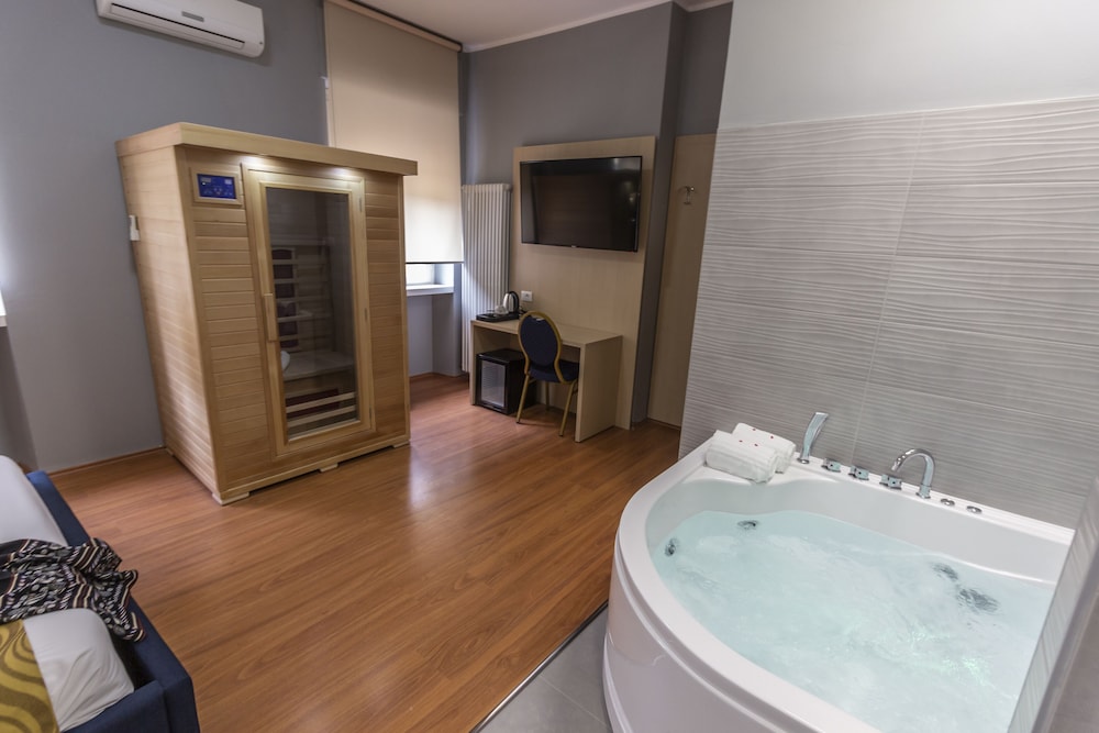 Honeymoon Room, Jetted Tub (sauna) photo 2