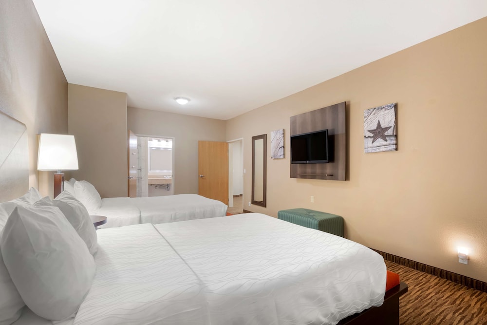 Suite, 2 Queen Beds, Non Smoking, Refrigerator & Microwave (Living Room;with Sofabed) - Photo 4