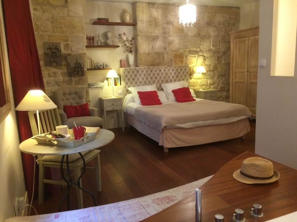 Montaigne Room