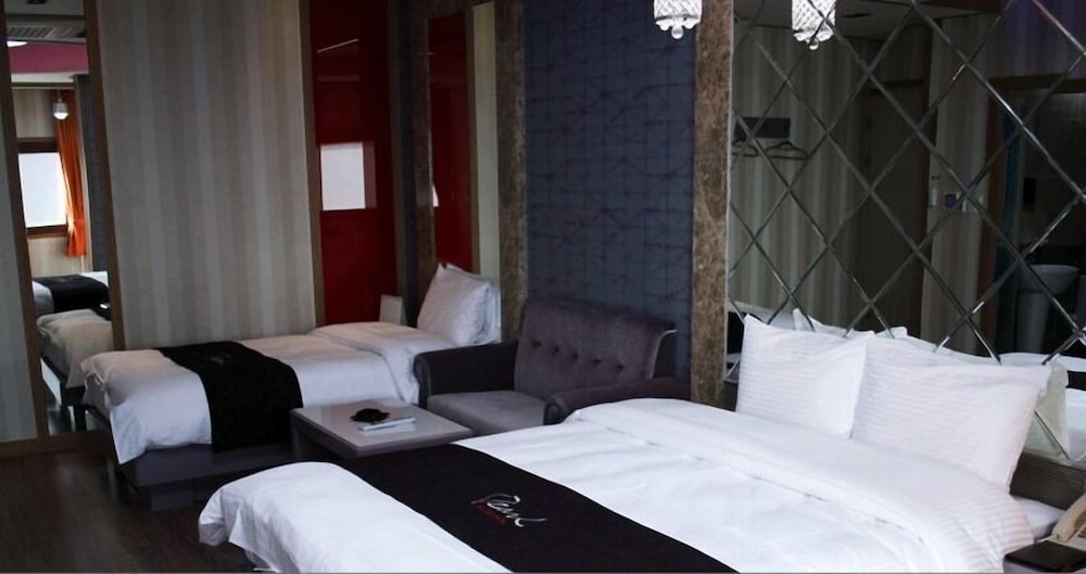 Suite B photo 3