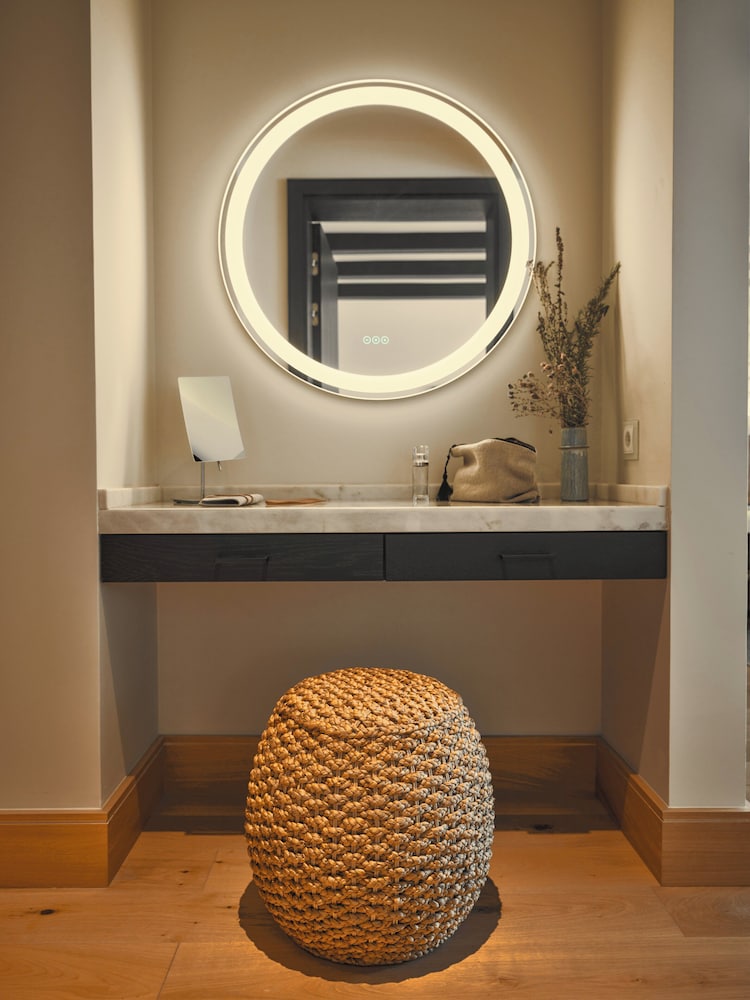 Room, 1 King Bed, Terrace (Residence) - Photo 2