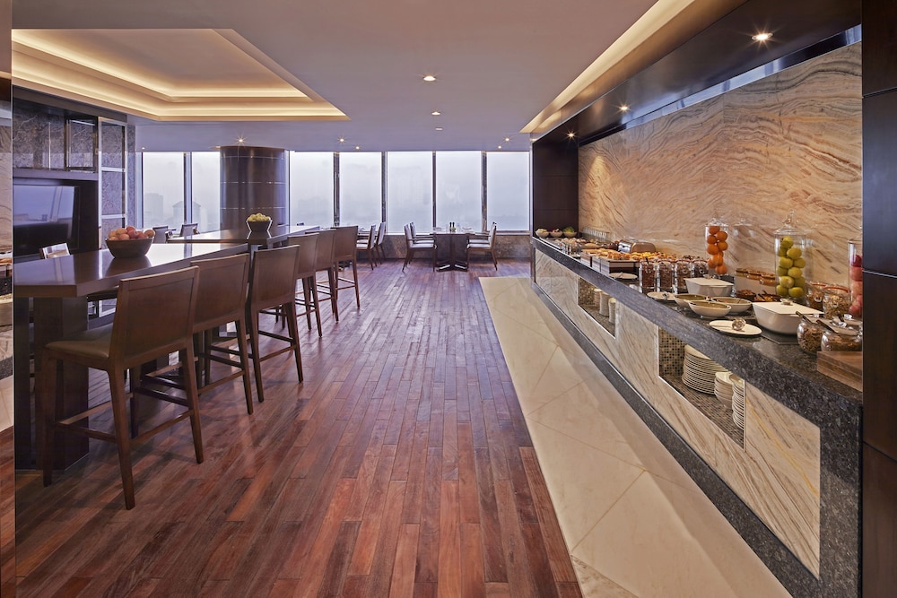 Club Room, 2 Twin Beds, City View - Photo 6