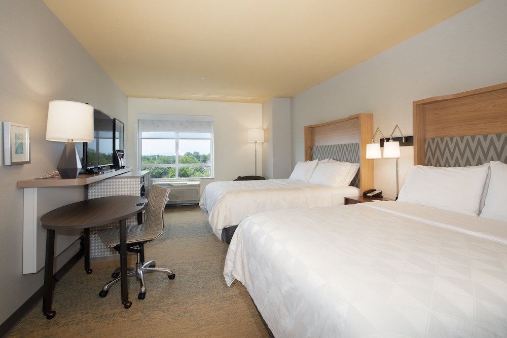 Standard Room, 2 Queen Beds - Photo 3