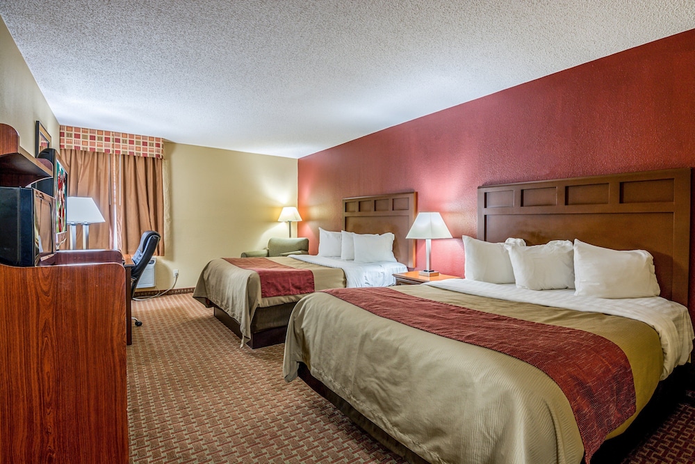 Deluxe Room, 2 Queen Beds, Smoking - Photo 12