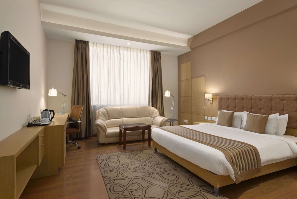 Deluxe Room, 1 King Bed photo 1