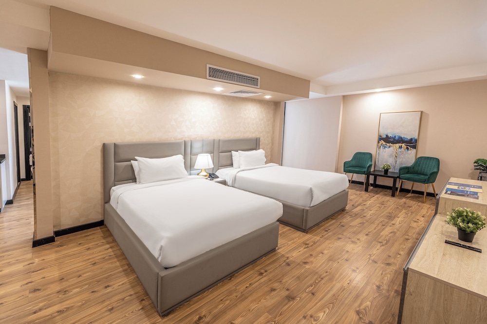 Luxury Suite, 2 Bedrooms, Pool View