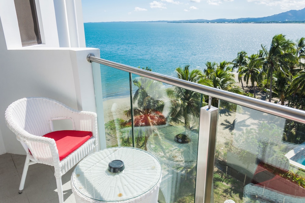 1 King Bed, 2 Single Beds, 2-Bedroom Suite, Partial Ocean View, Non-Smoking photo 7