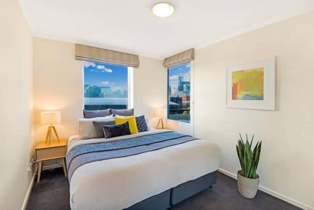 2-Bedroom 1-Bathroom City View Apartment photo 3