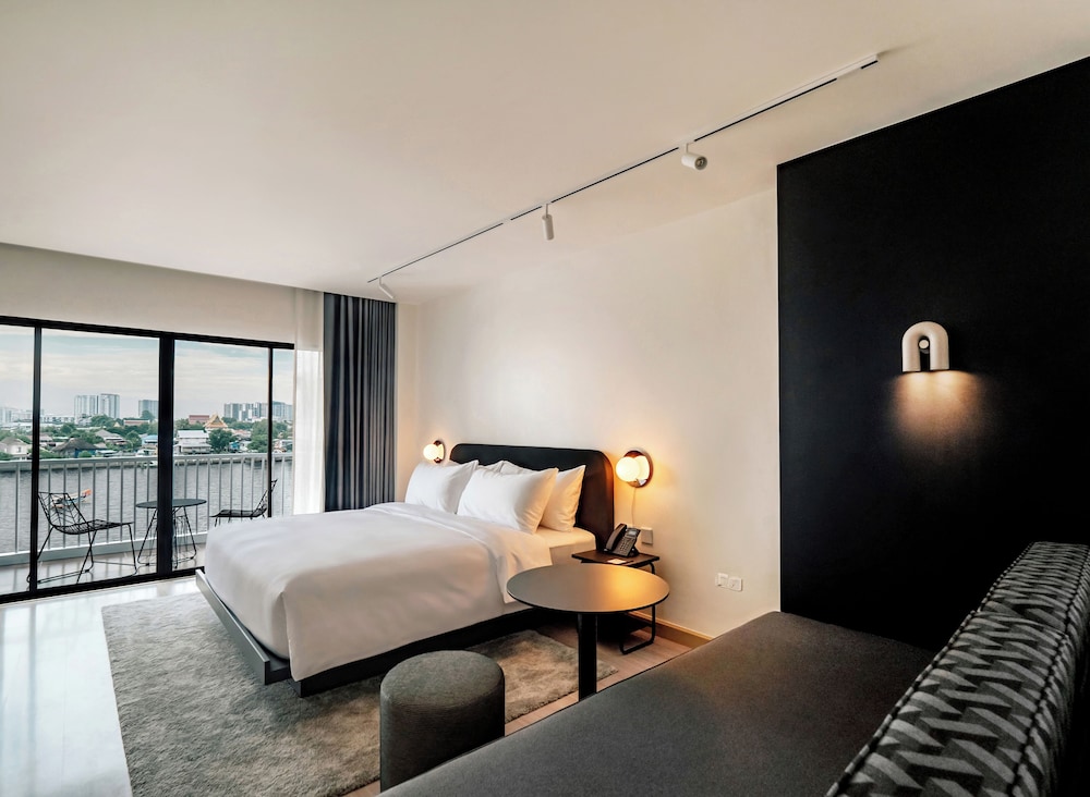 Premium Room, 1 King Bed photo 1