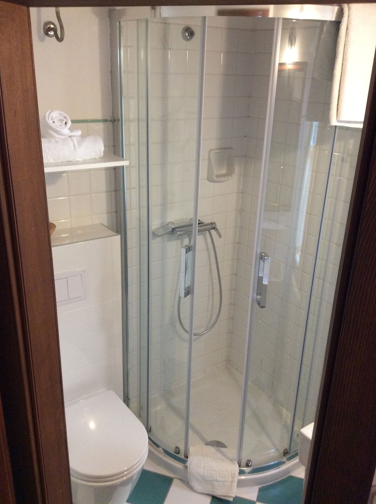 Standard Double Room (Baladur Pavan Annex building) - Photo 9