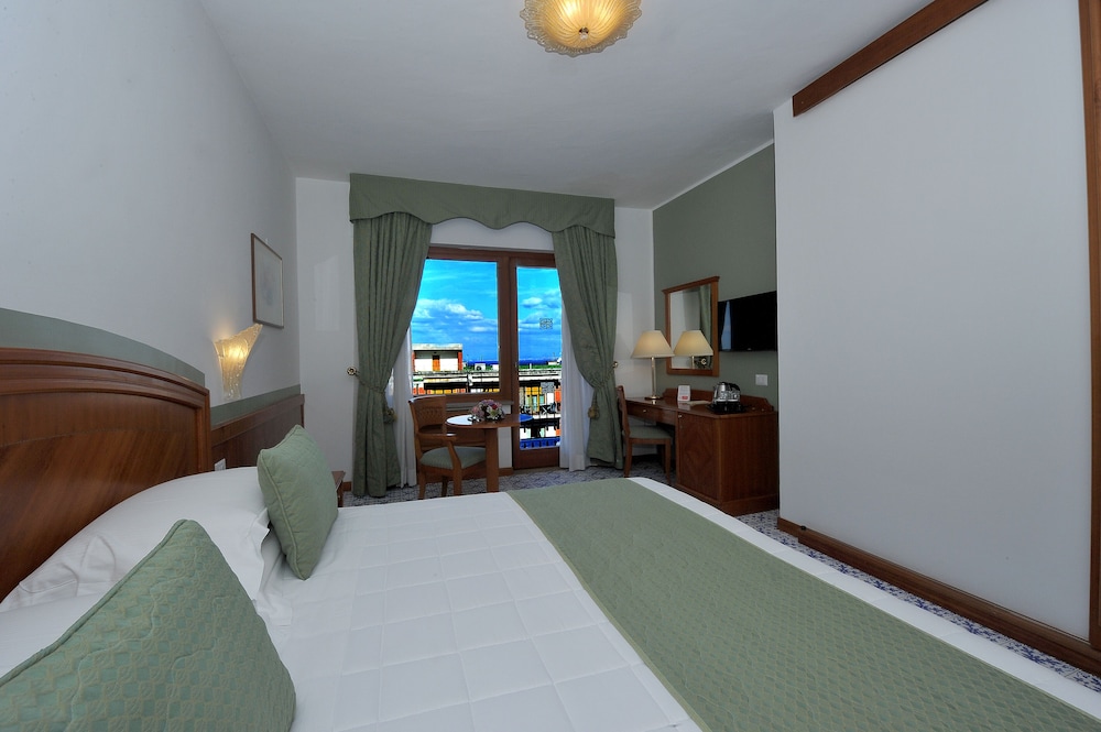 Superior Double or Twin Room photo 2