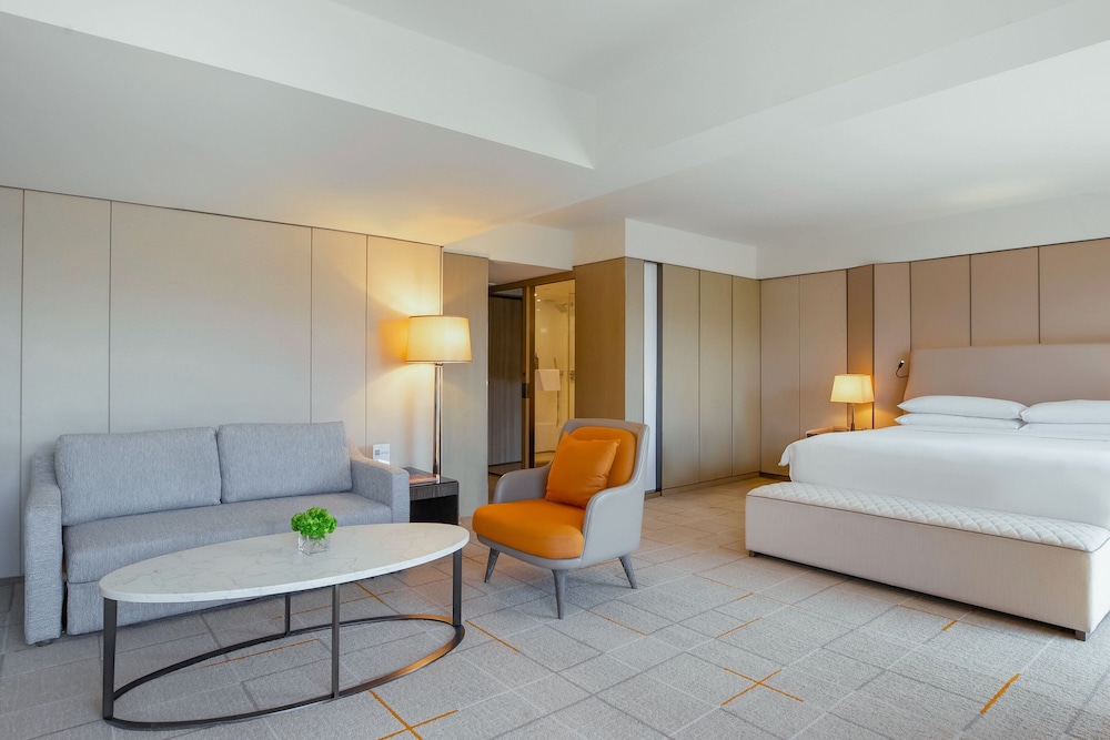 Executive Room, 1 King Bed - Photo 2