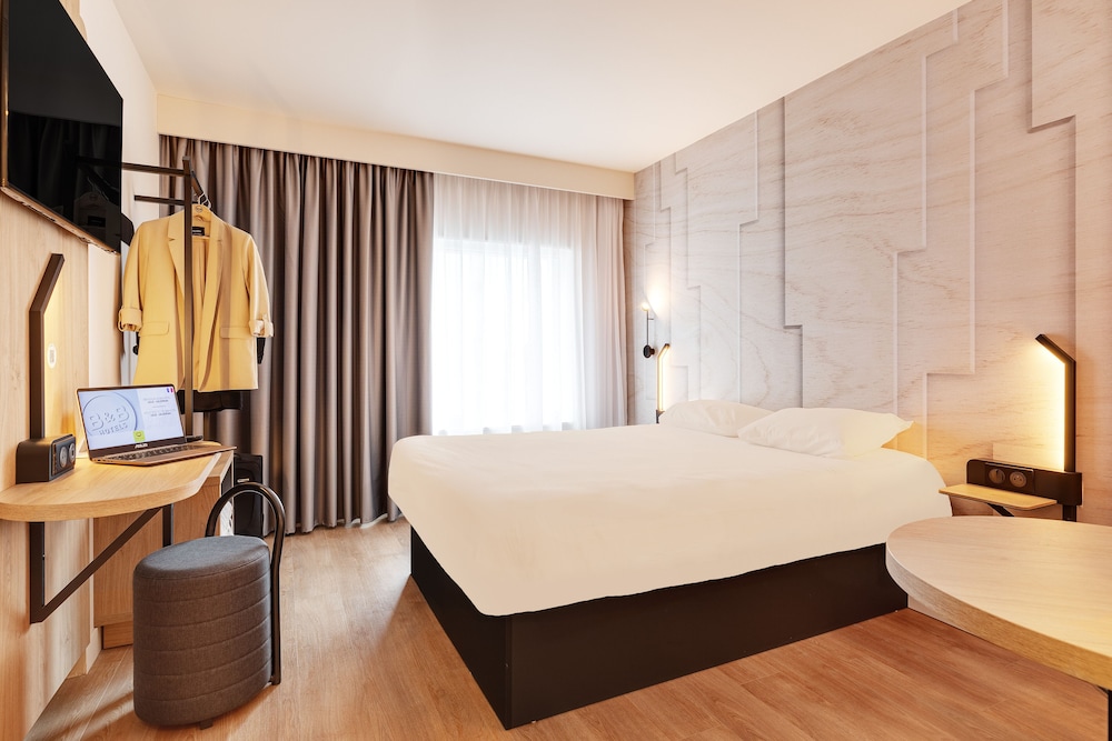 Double Room, Non Smoking - Photo 5
