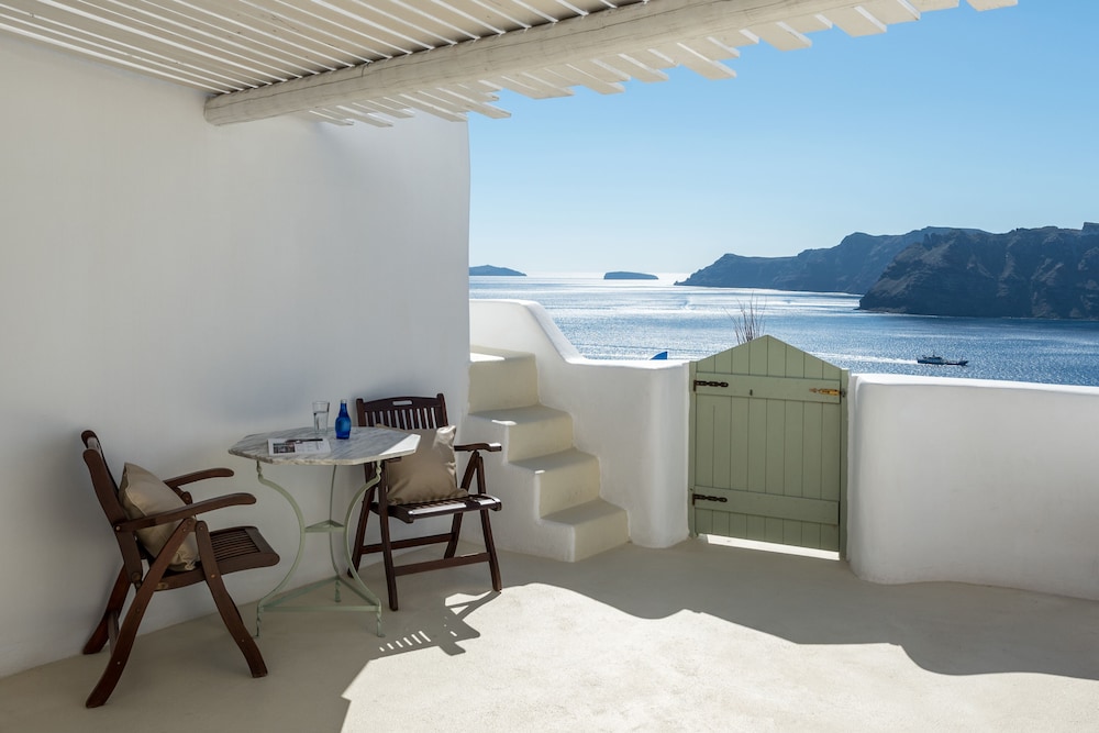 Family Suite, Jetted Tub (Caldera View) - Photo 9
