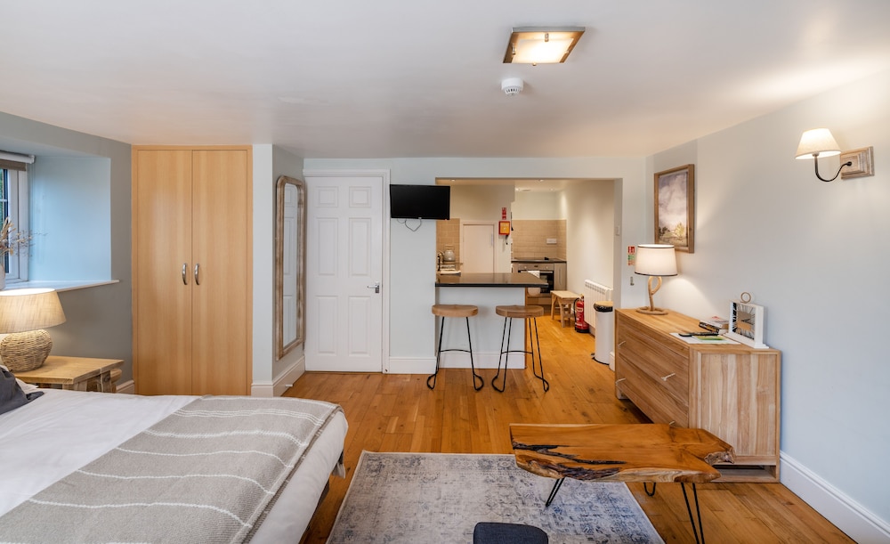 Studio, Ensuite photo 2