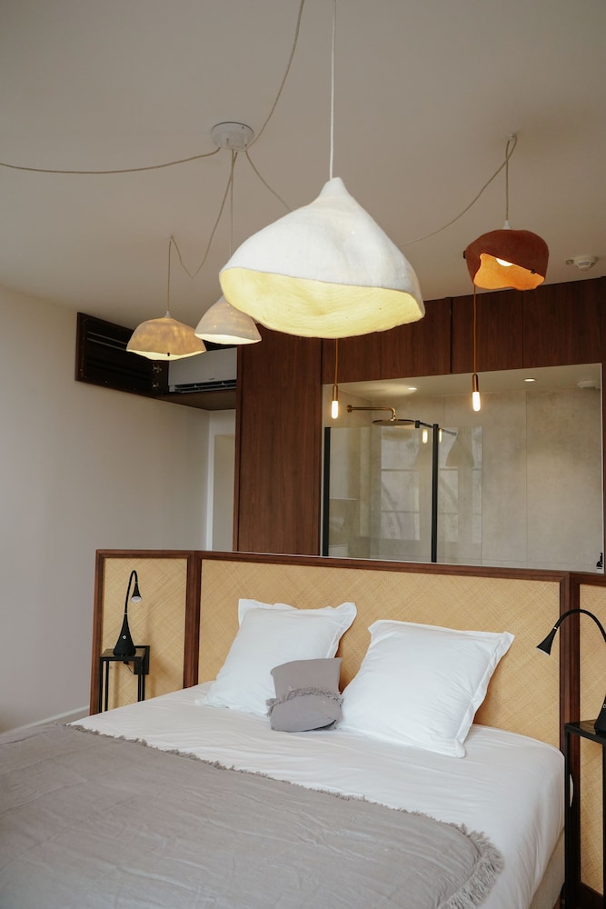 Deluxe Room - Photo 10