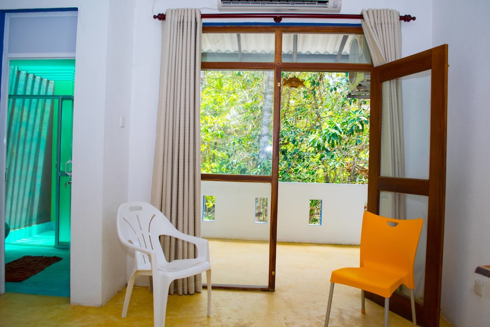 Deluxe Double Room, 1 King Bed, Lagoon View photo 2