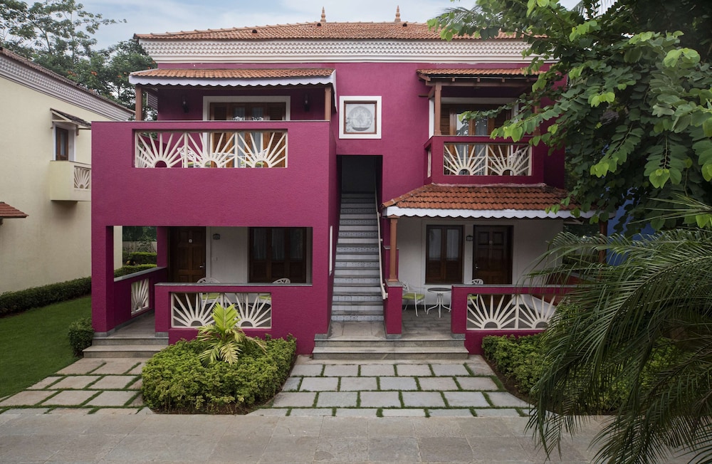 Premium Room with Balcony and Garden View ( Villas )