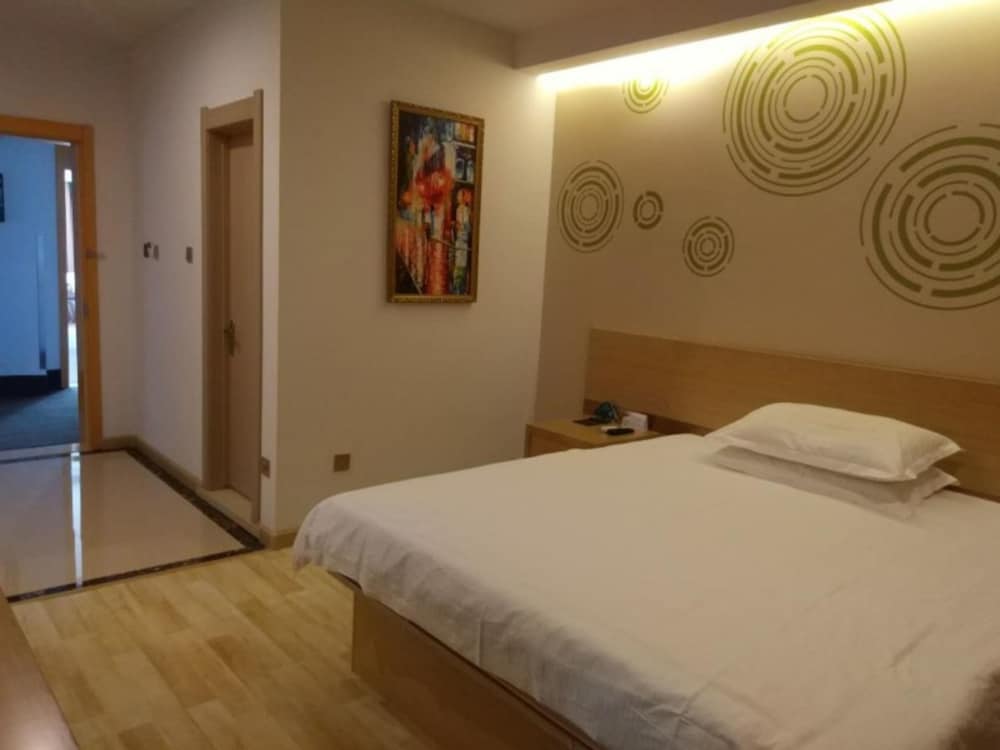 Room, 1 King Bed photo 1