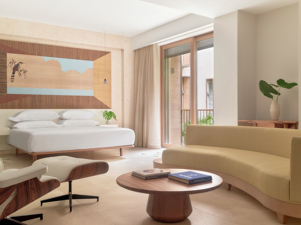 Studio Suite, 1 King Bed, Balcony - Photo 1