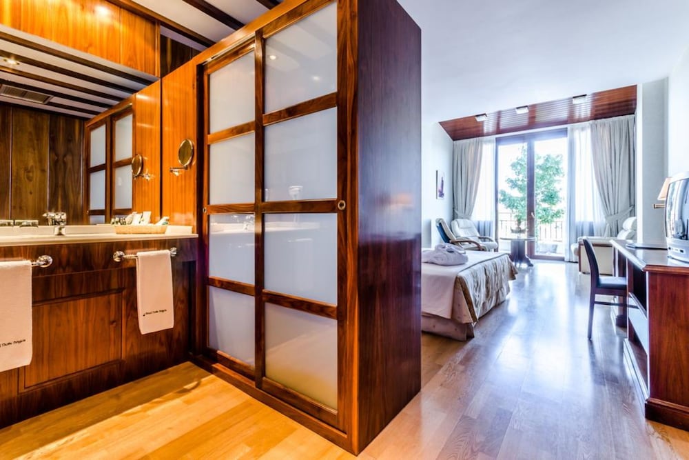 Junior Suite - Photo 1