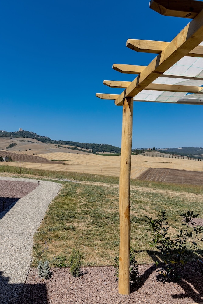 Superior Apartment, Accessible, Hill View photo 3