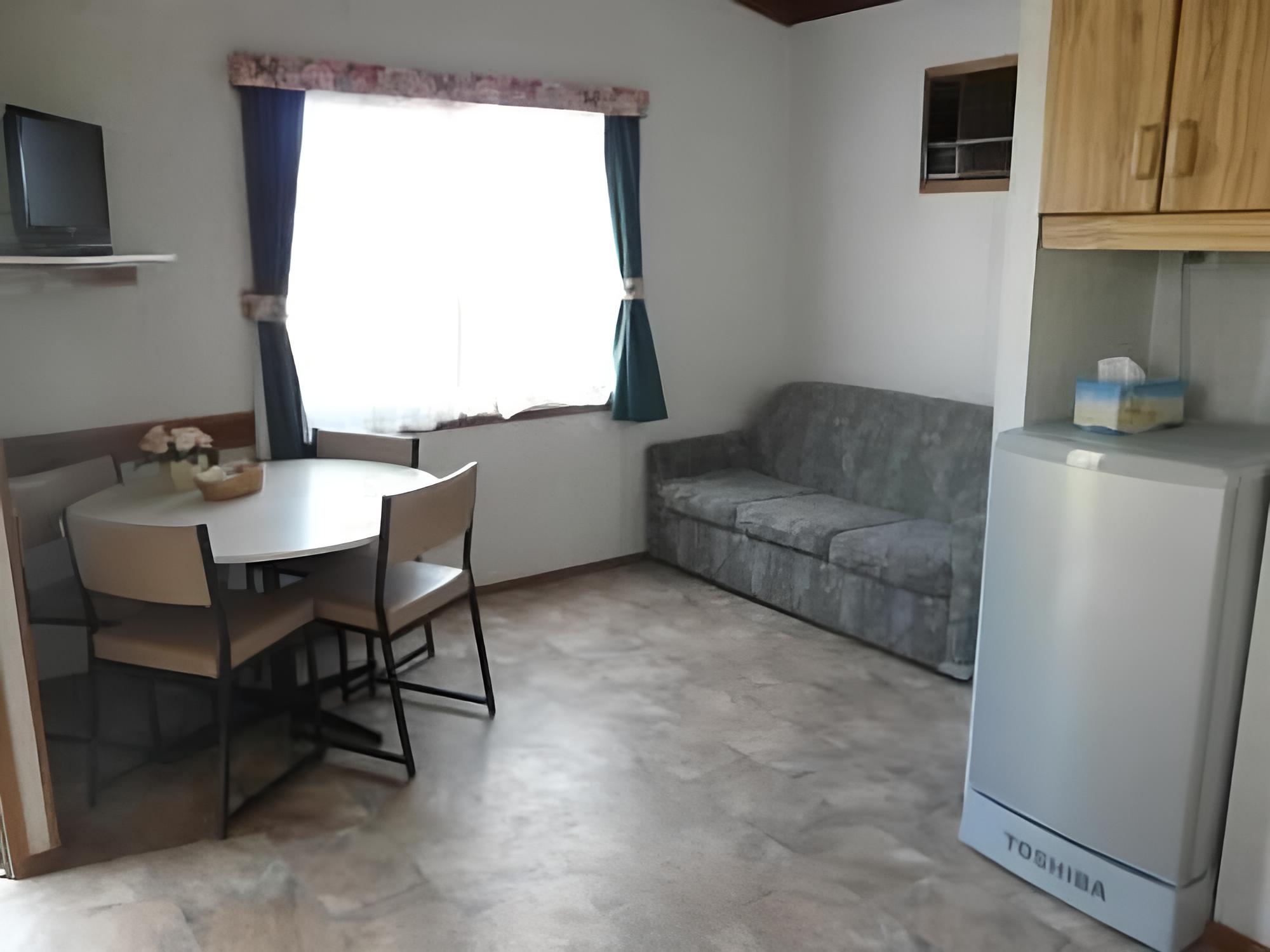 2 bedroom Ensuite (1 queen, 1 double and 1 single bunk set ) photo 2