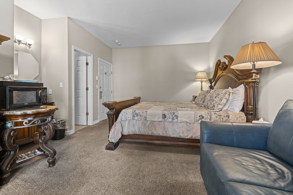 Suite, 1 King Bed (Suite 8)