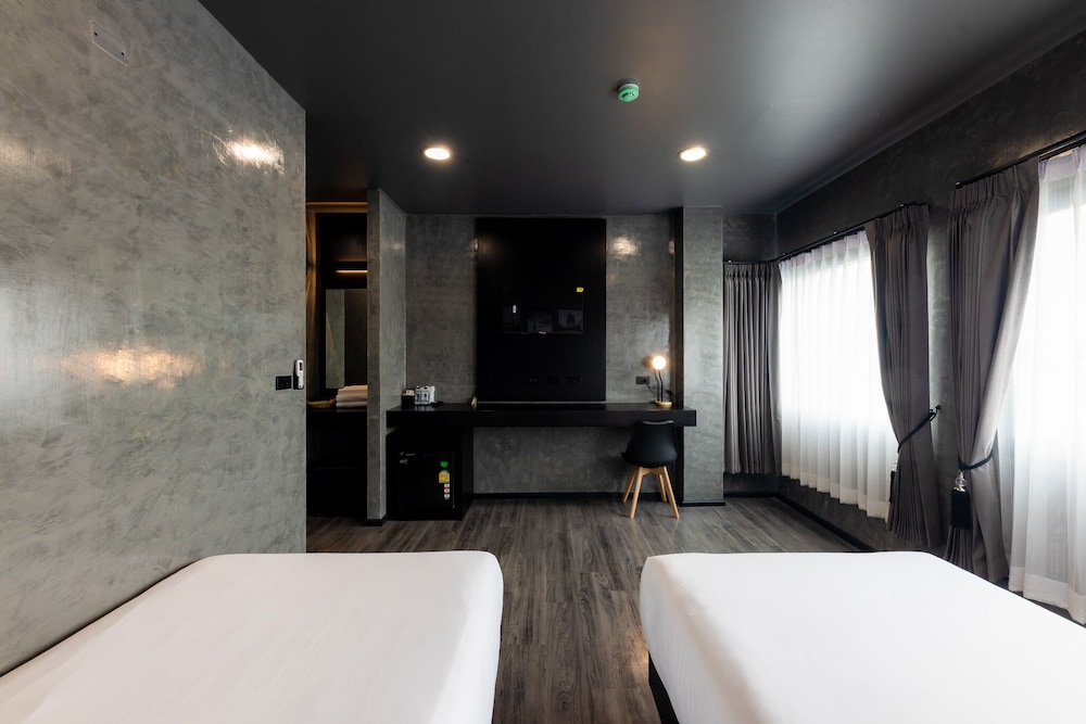 Standard Twin Room - Photo 13