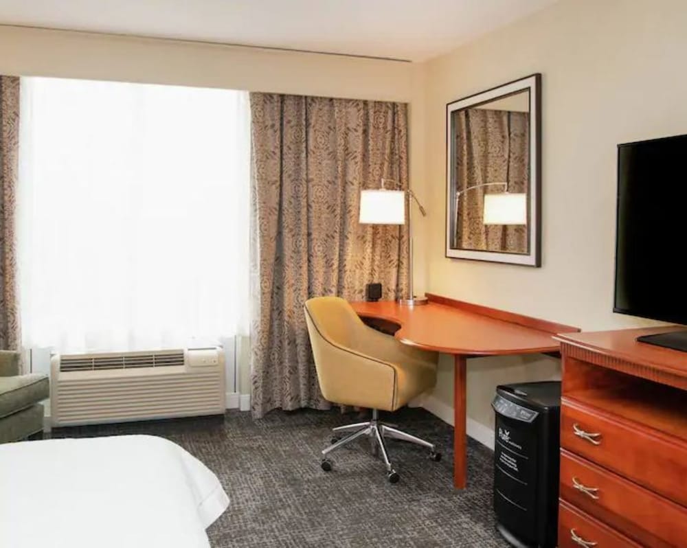 Room, 1 King Bed, Corner (Pure Wellness) - Photo 1
