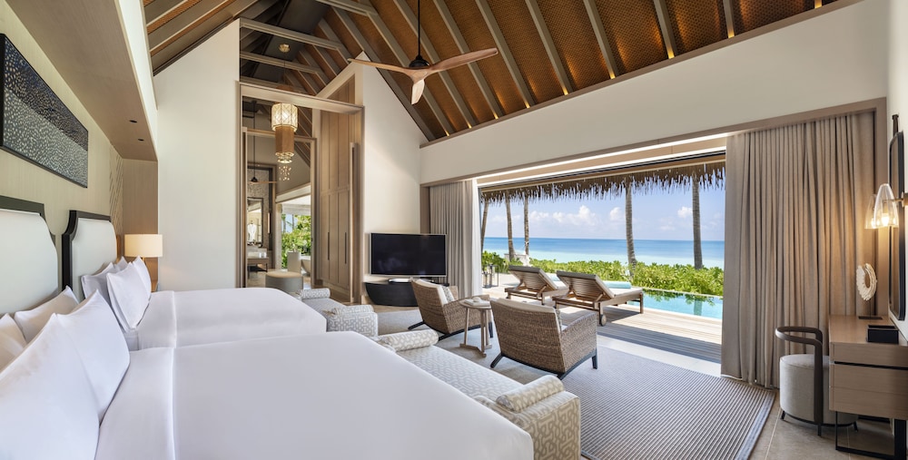 Two Queen Bedded Beach Villa with Pool - Photo 2