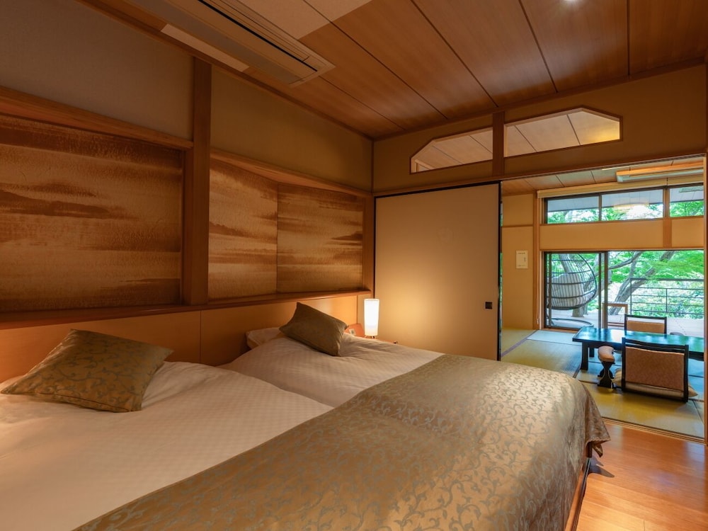 Renovated Japanese Western Special Room 1F with Inside bath, Foot bath, tree terrace,JPN Garden view photo 3
