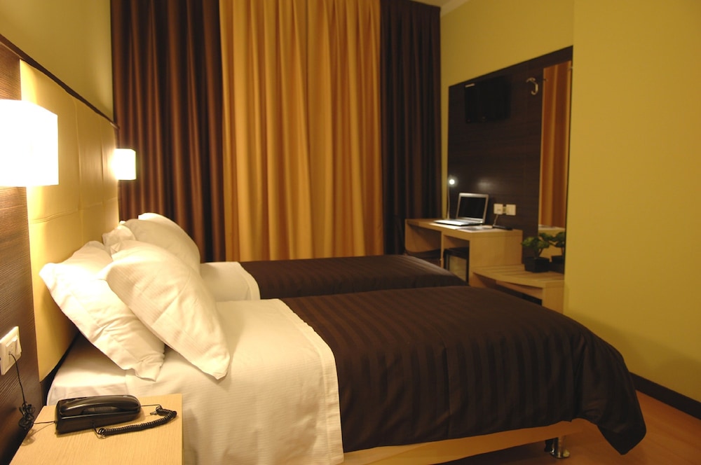 Classic Triple Room photo 2