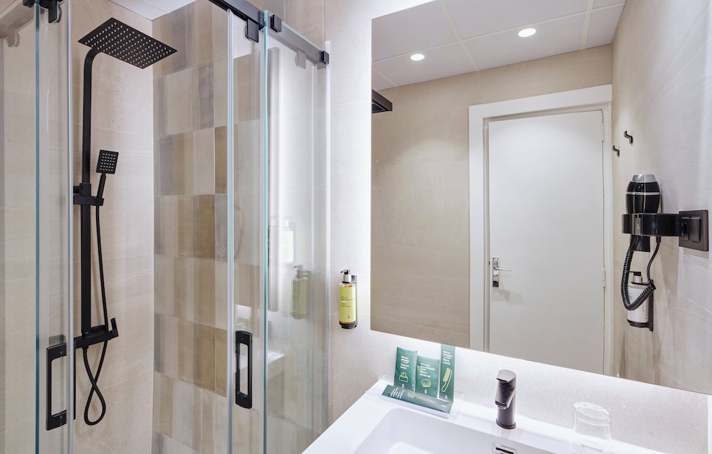 Classic Twin Room (Exterior View) - Photo 7
