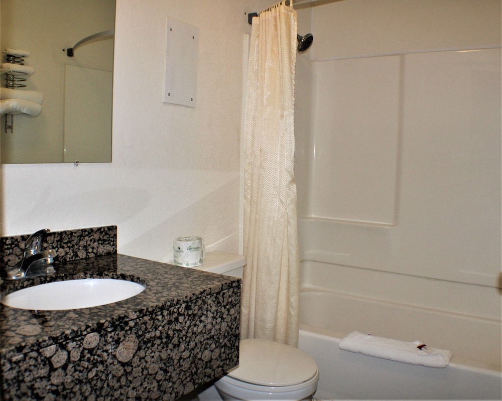 Room, Multiple Beds - Photo 5