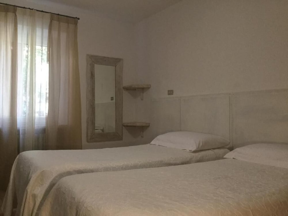 Economy Twin Room, Garden View