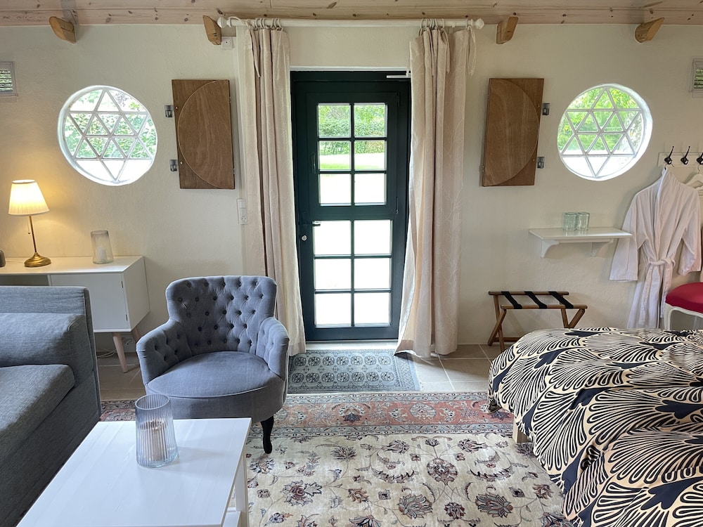 Deluxe Cottage, 1 King Bed, Accessible, Hot Tub photo 3