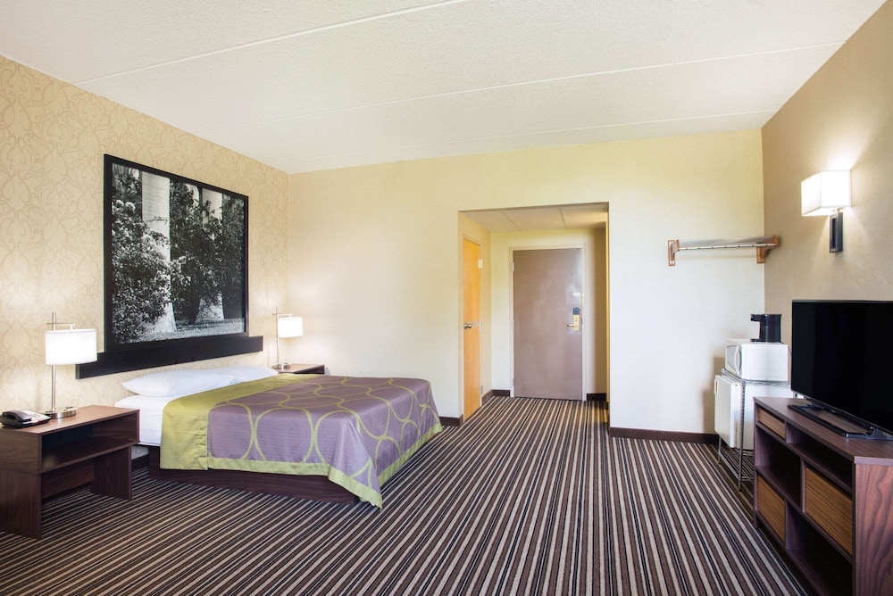 Suite, 1 Queen Bed, Non Smoking (Oversized Suite) - Photo 2