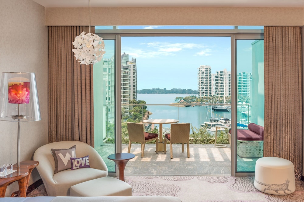 Fabulous Room, 1 Super King Bed, Balcony, Pool View photo 2