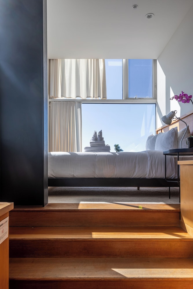 Premier Studio, City View - Photo 3