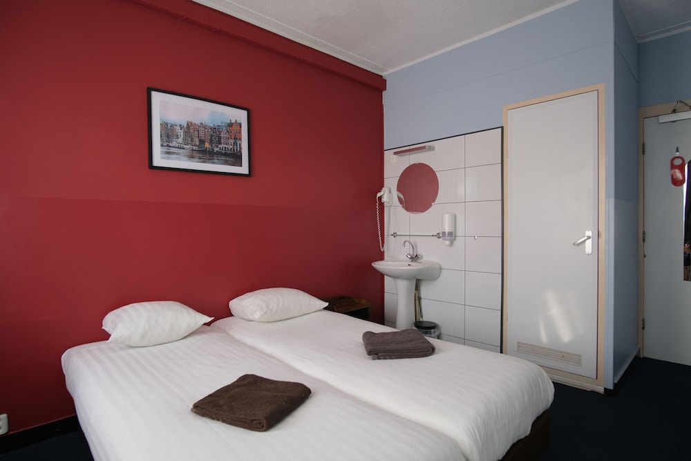 Twin Room, Private Bathroom photo 2