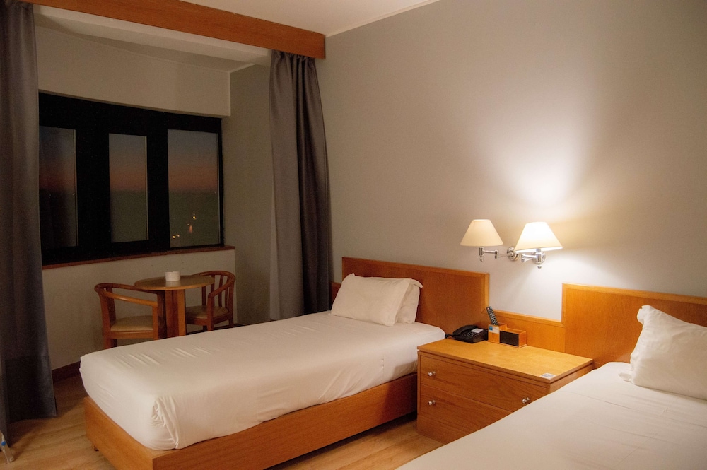 Standard Room, 2 Twin Beds, Non Smoking (Mobility) photo 3