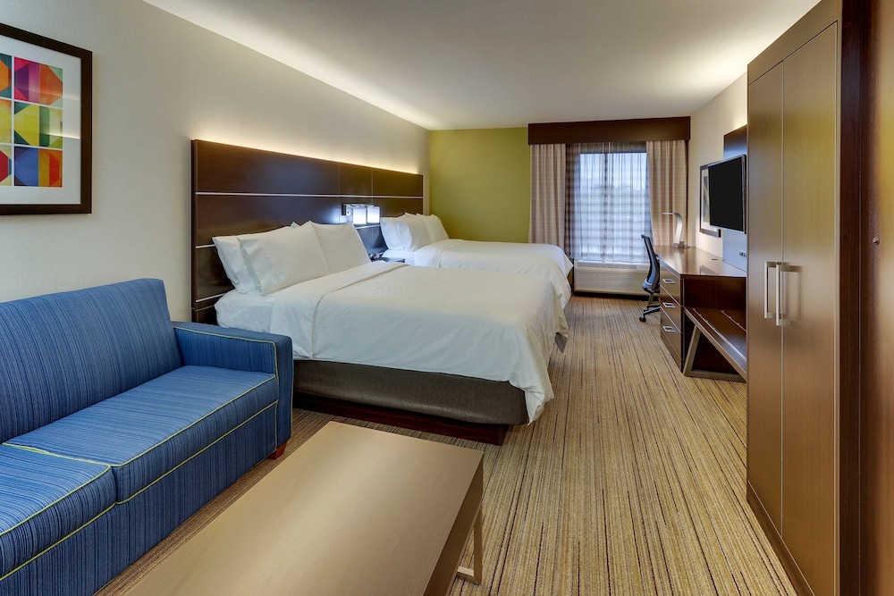 Suite, 2 Queen Beds - Photo 2