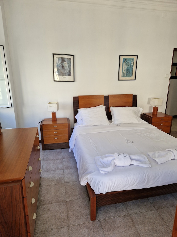 Panoramic Room, 1 Queen Bed, Shared Bathroom photo 2