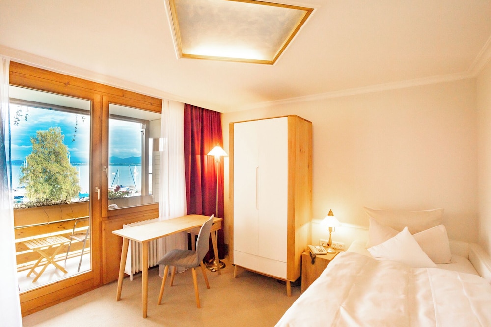 Single Room, Balcony, Lake View photo 1